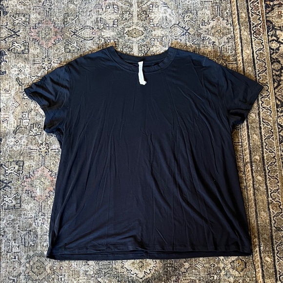 Lululemon Women’s Black T-Shirt Size 14 Short Sleeve Relaxed Fit EUC - Picture 1 of 5